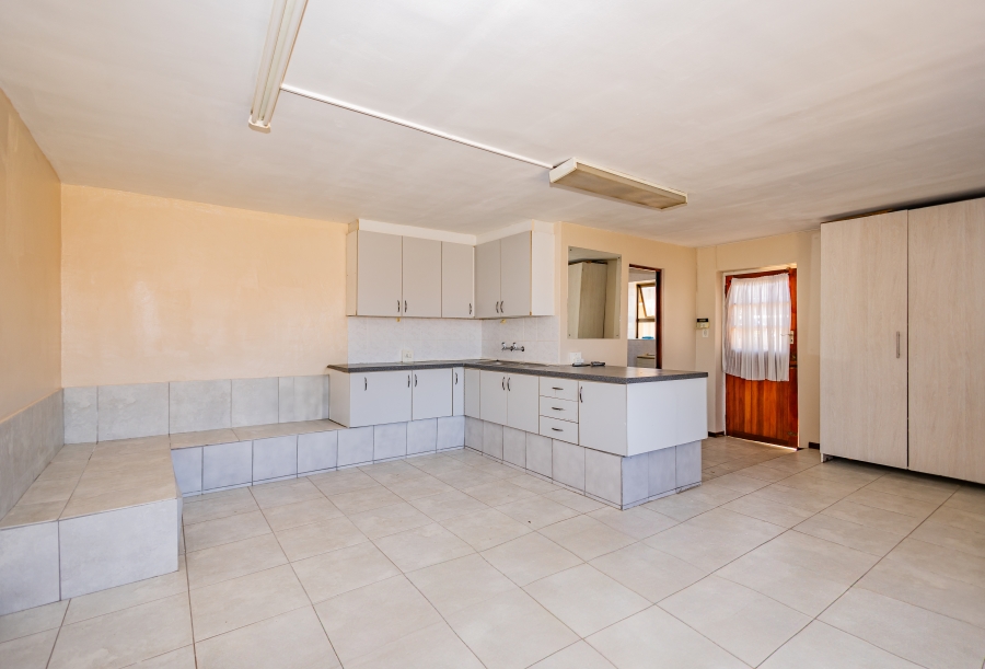 To Let 3 Bedroom Property for Rent in Loevenstein Western Cape